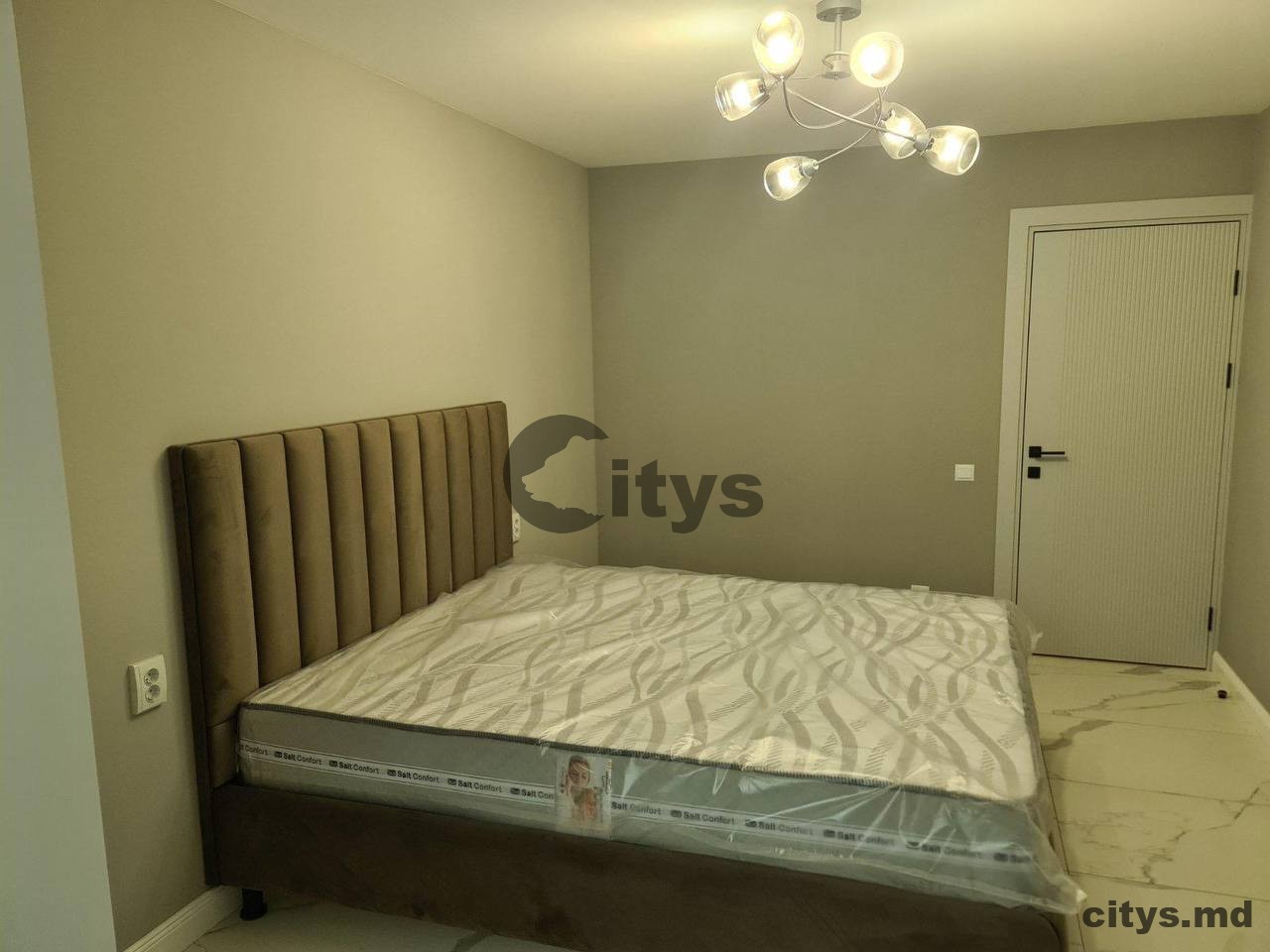 Chirie-3-х комнатная квартира, 90м², Бульвар Траян photo 1
