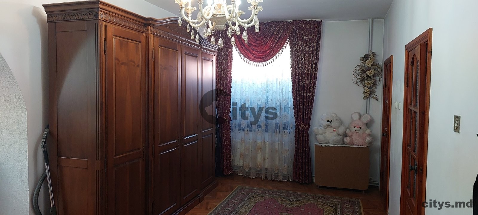 Casă cu 3 nivele, 365m², Floresti photo 1