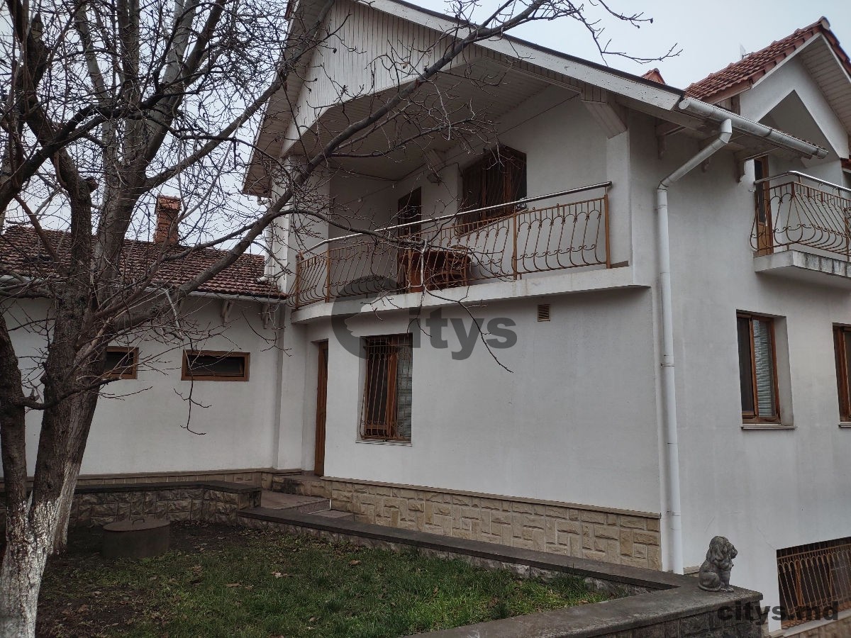 Vand 2 case cu un teren de 670 mp la Buiukani, nu departe de centrul orasului. photo 3