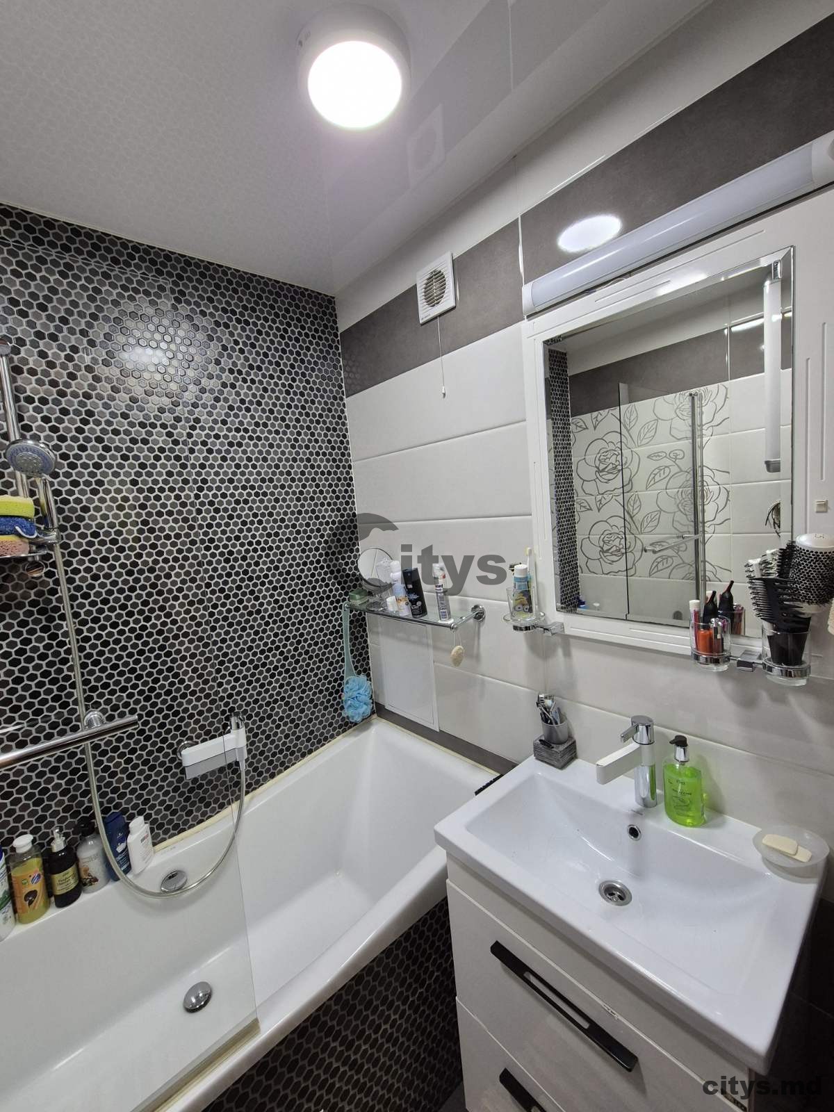 Apartament cu 4 camere, 90m², str. Andrei Doga photo 14