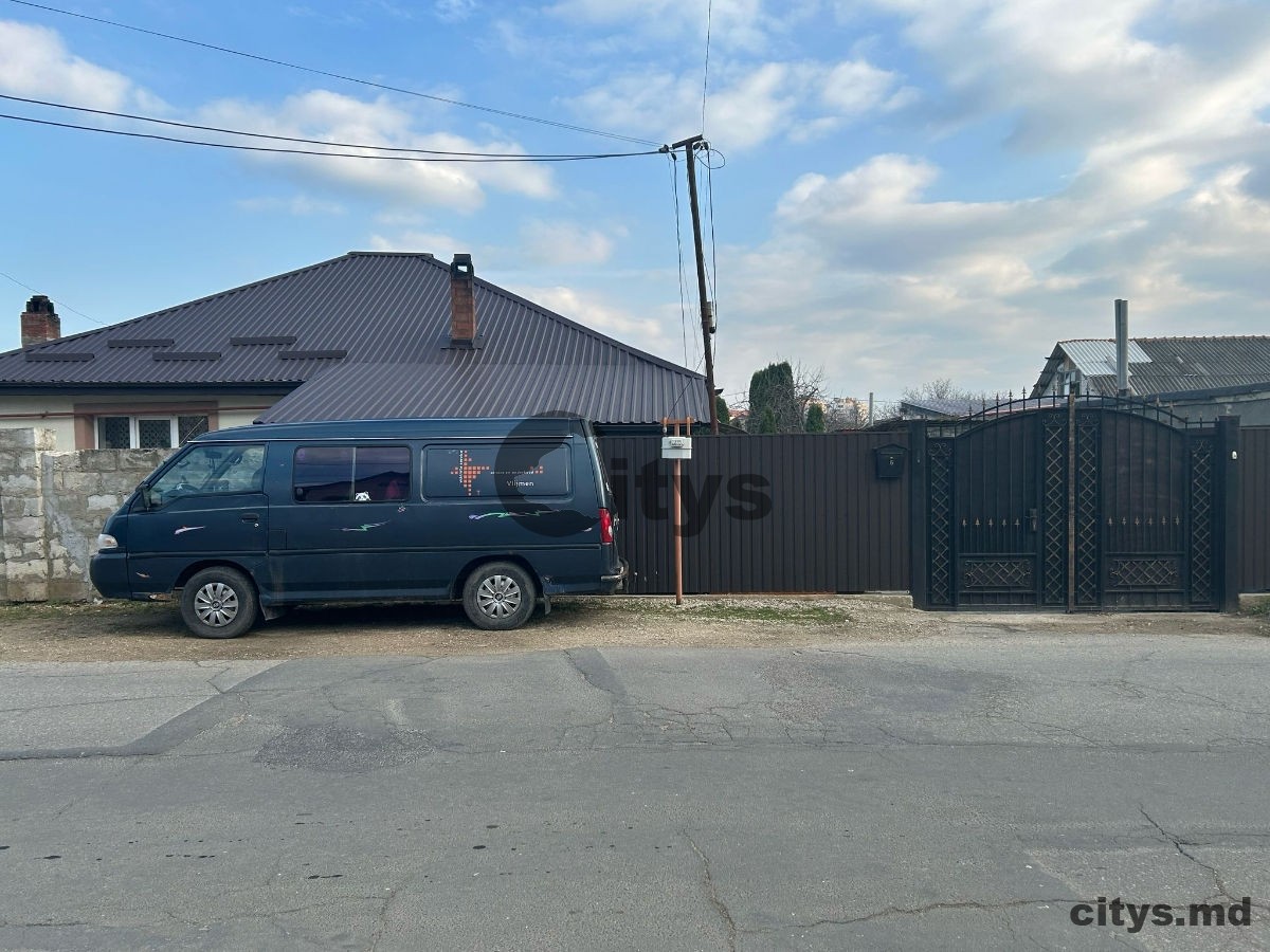 Apartament cu 3 camere, 110m², Petrodava photo 0
