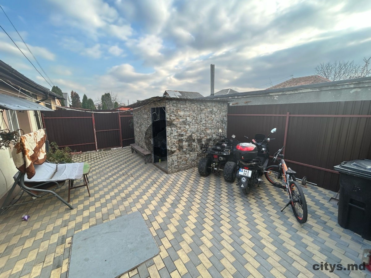 Apartament cu 3 camere, 110m², Petrodava photo 2