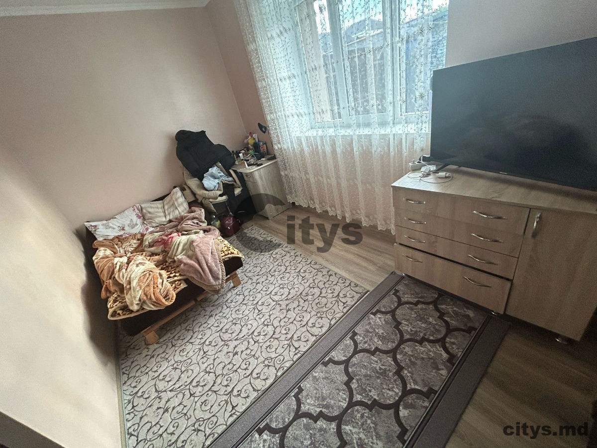 Apartament cu 3 camere, 110m², Petrodava photo 1