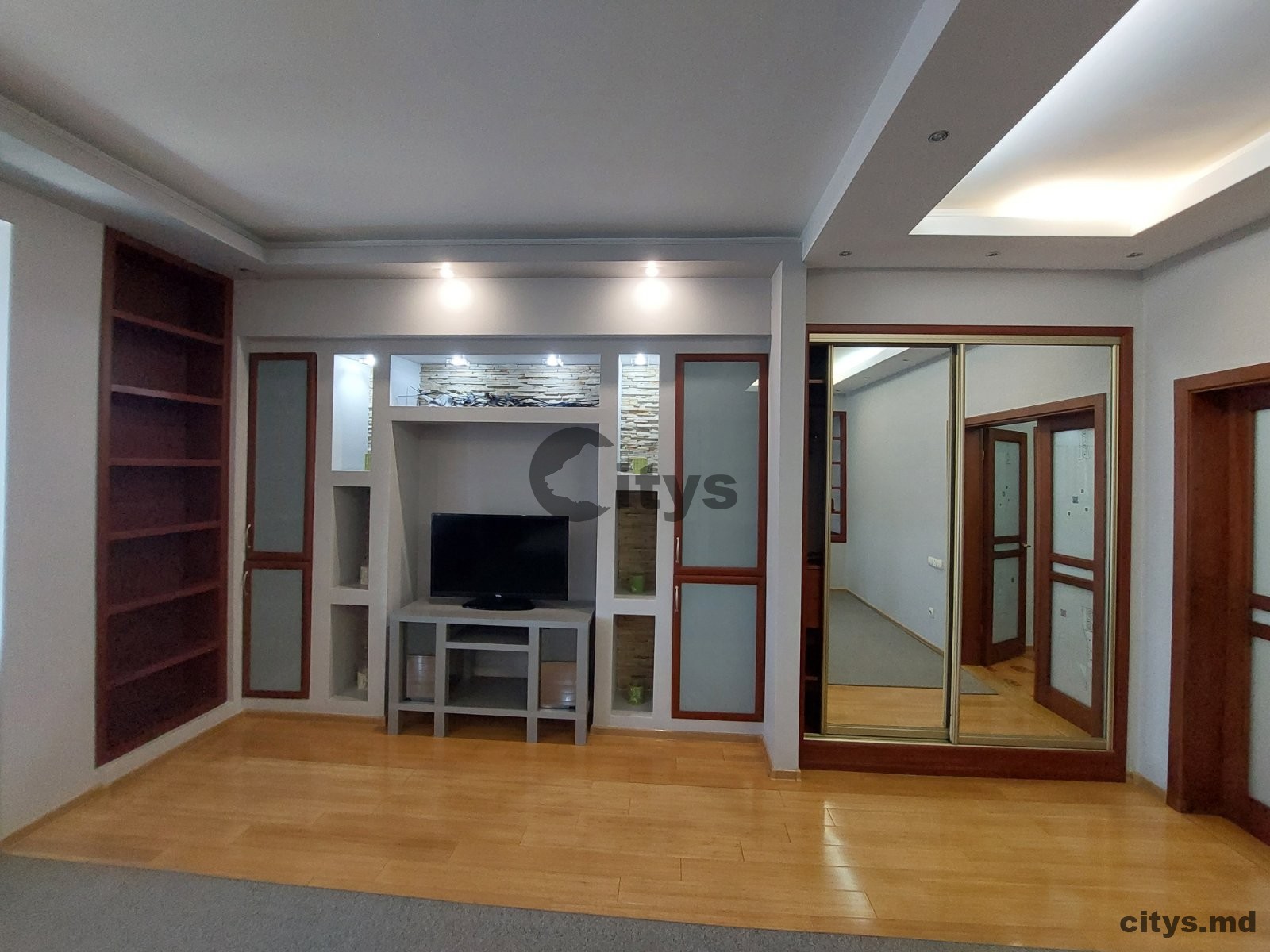 Apartament cu 1 cameră, 68m², Decebal photo 1
