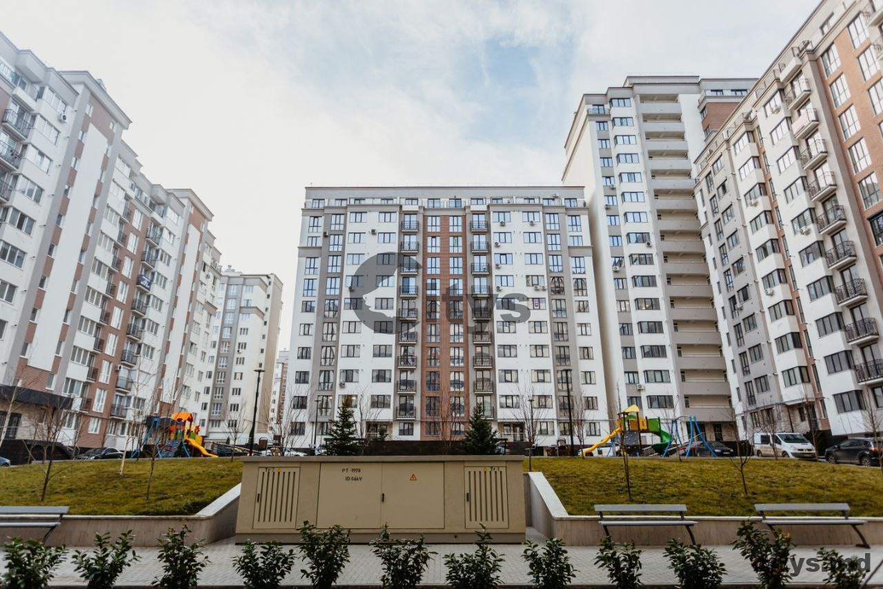 Apartament cu 3 camere, 96m², Мирча чел бэтрын photo 0