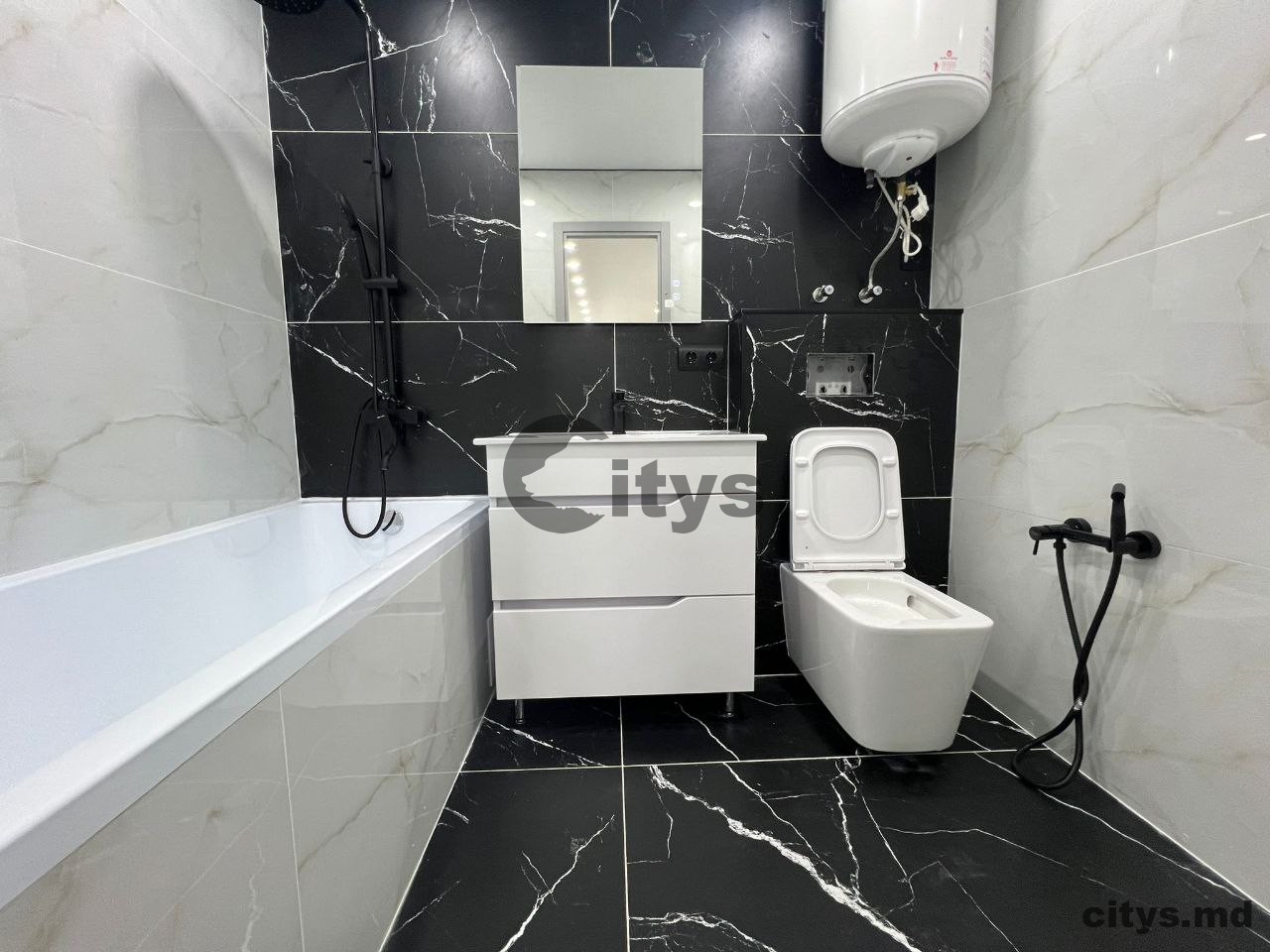 Apartament cu 3 camere, 75m², V.LUPU photo 1