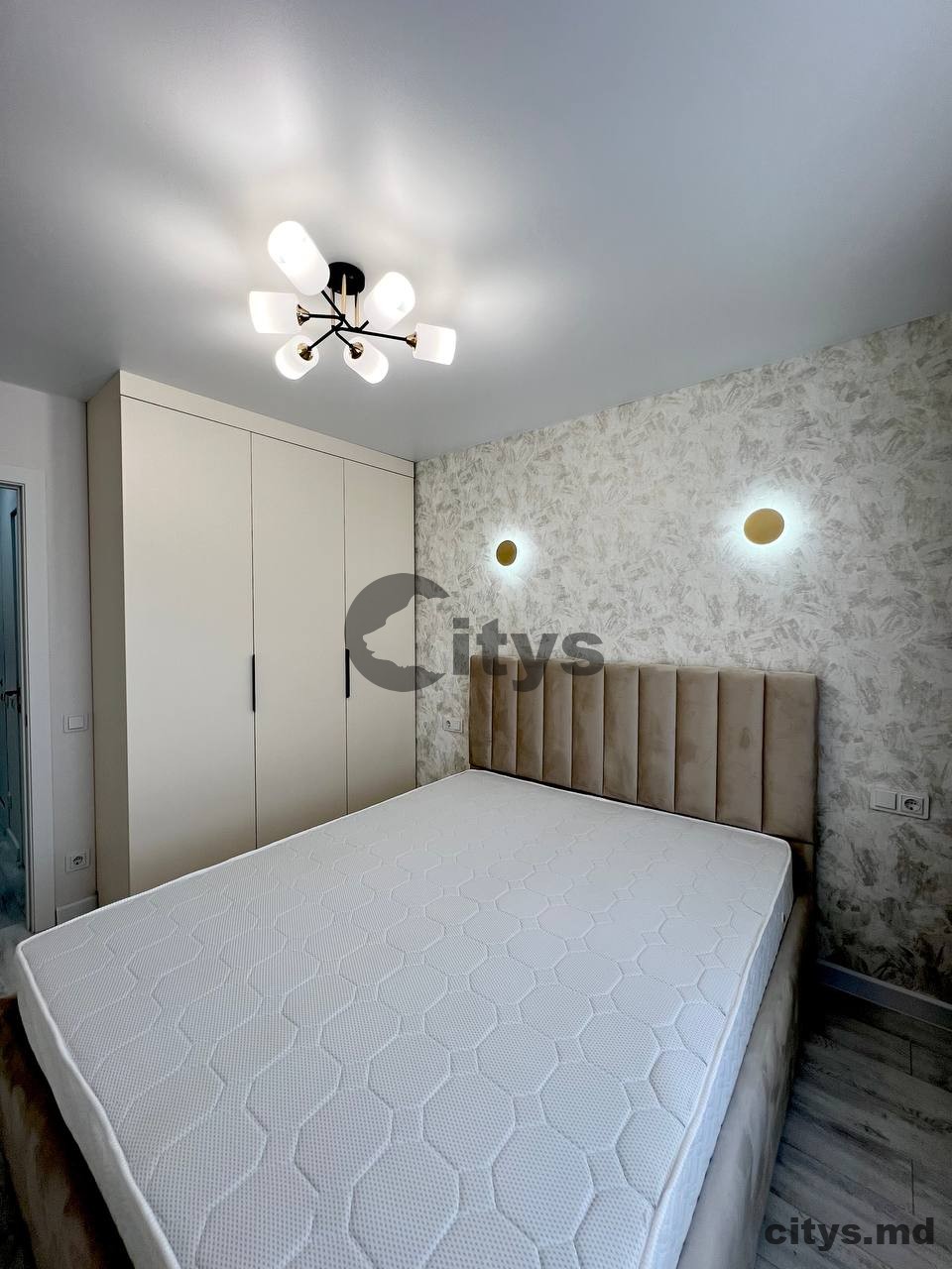 Apartament cu 3 camere, 80m², str.Sadoveanu 20 photo 2