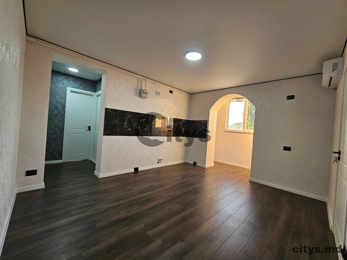 Apartament cu 2 camere, 45m², Яловены, Центр, str. Petru Ştefănucă photo 2