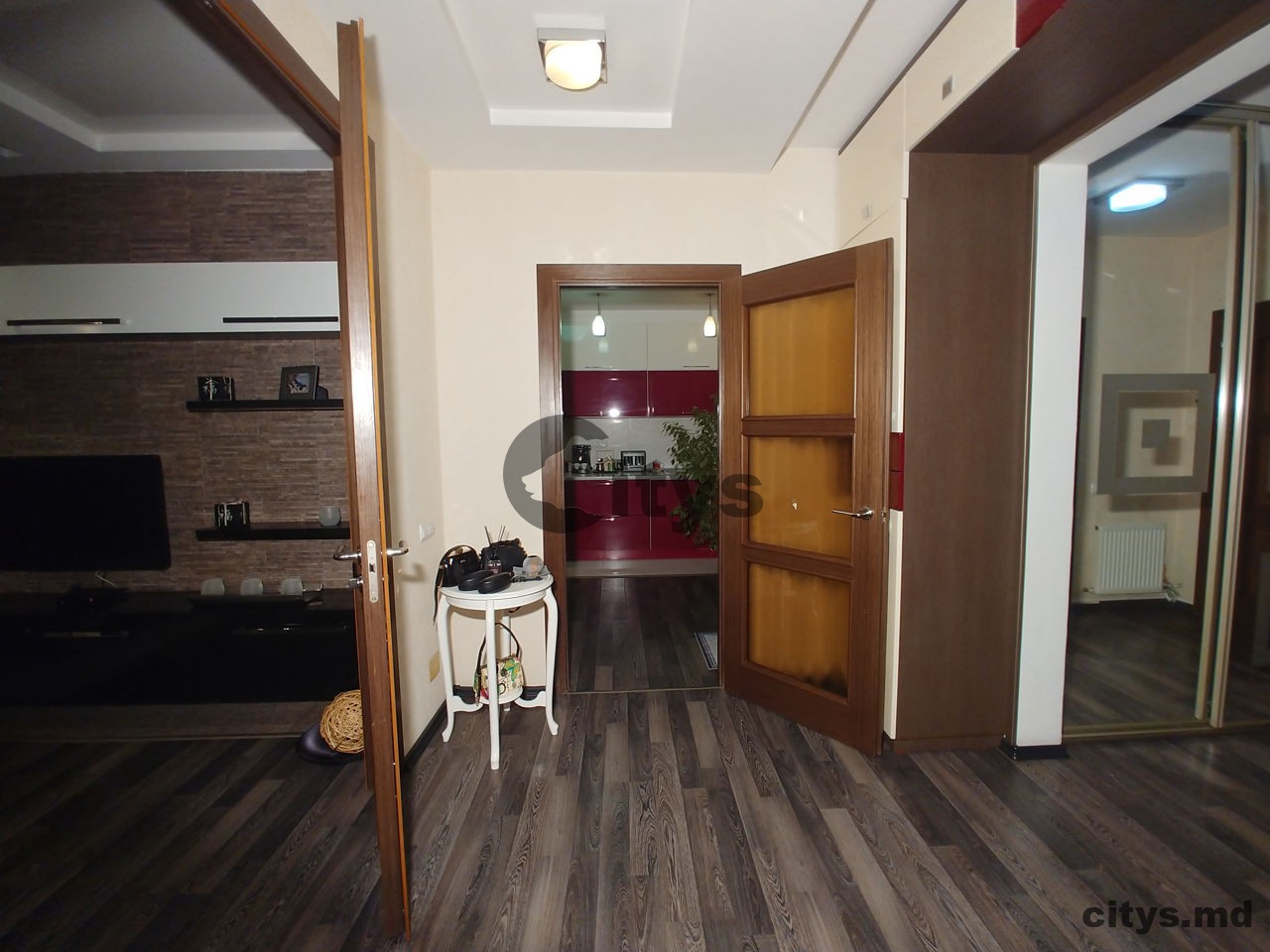 Chirie - Apartament cu 2 camere, 80m², Centru,Renașterii Naționale photo 5 - citys.md Chirie - Apartament cu 2 camere, 80m², Centru,Renașterii Naționale photo 4