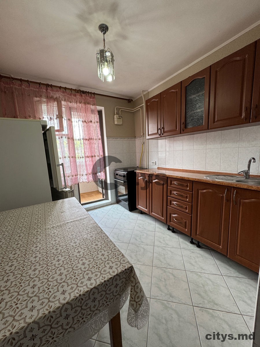 Chirie-Apartament cu 3 camere, 69m², Telecentru, Cornului photo 2