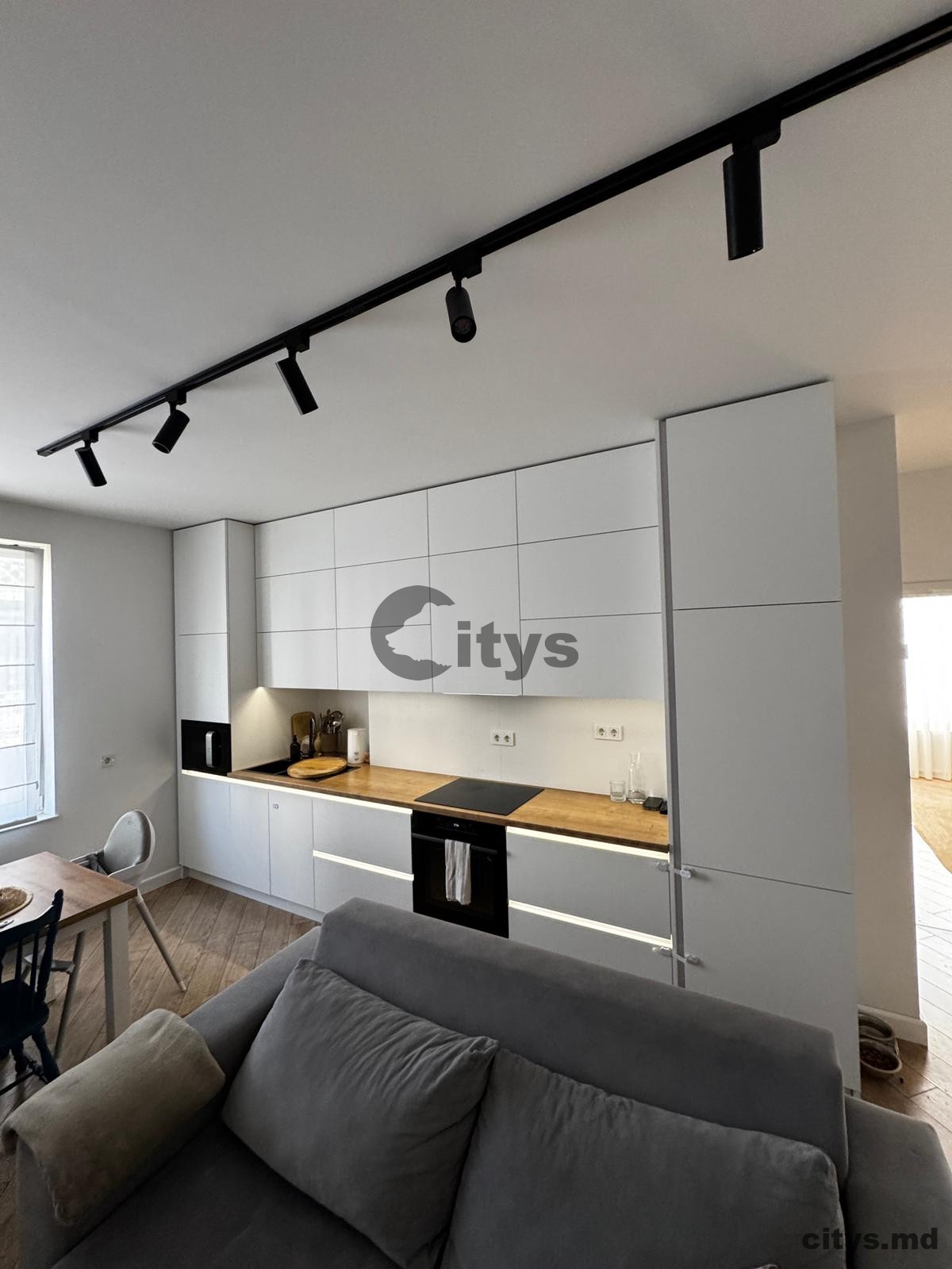 Apartament cu 3 camere, 70m², Buiucani, Liviu Deleanu photo 2