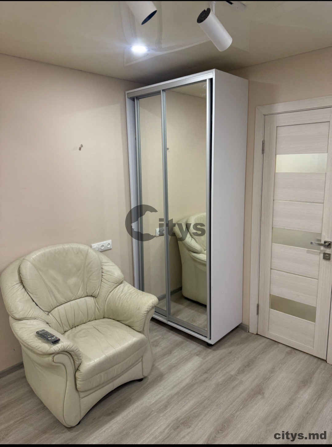 Chirie-Apartament cu 1 cameră, 50m², str.Mihail Kogalniceanu photo 8 - citys.md Chirie-Apartament cu 1 cameră, 50m², str.Mihail Kogalniceanu photo 7