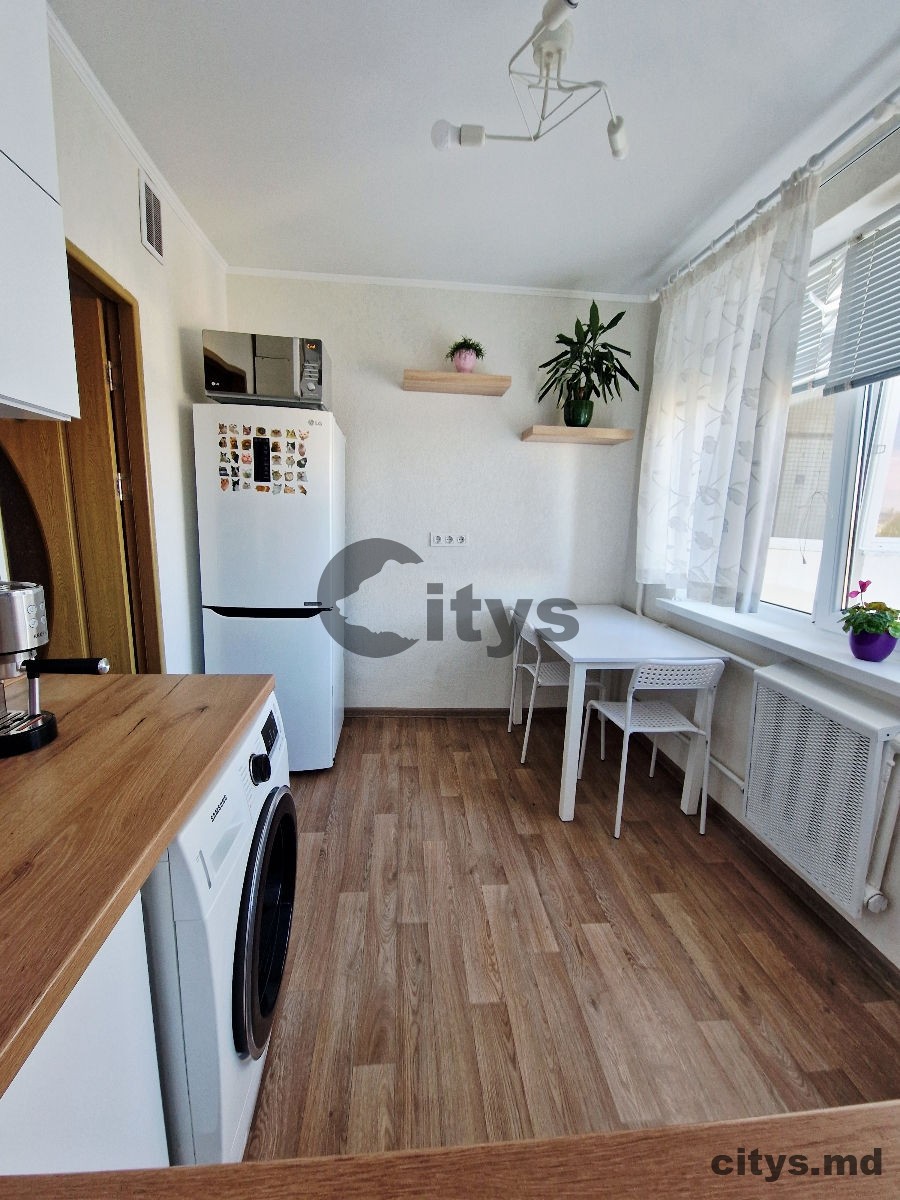 Apartament cu 2 camere, Riscani 55m², bd. Moscova photo 4
