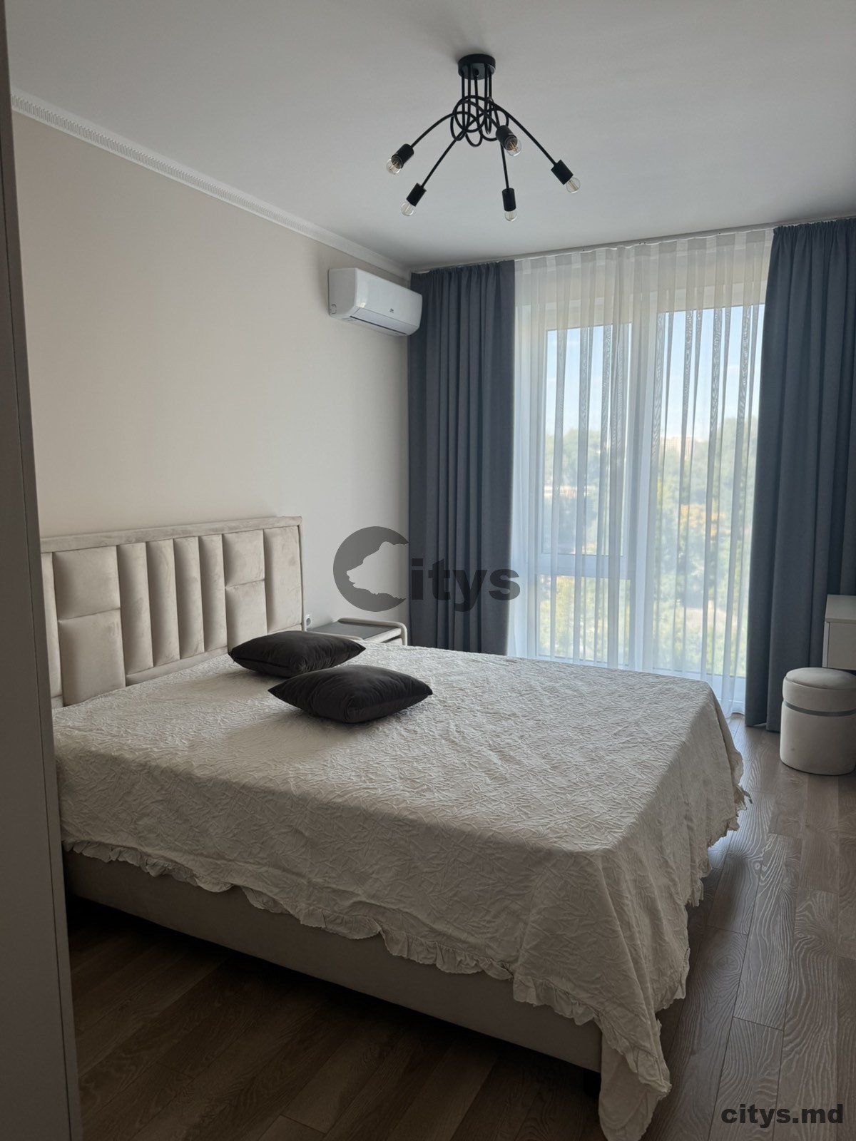 Chirie-Apartament cu 2 camere, 75m², Centru,Moara Roșie photo 0