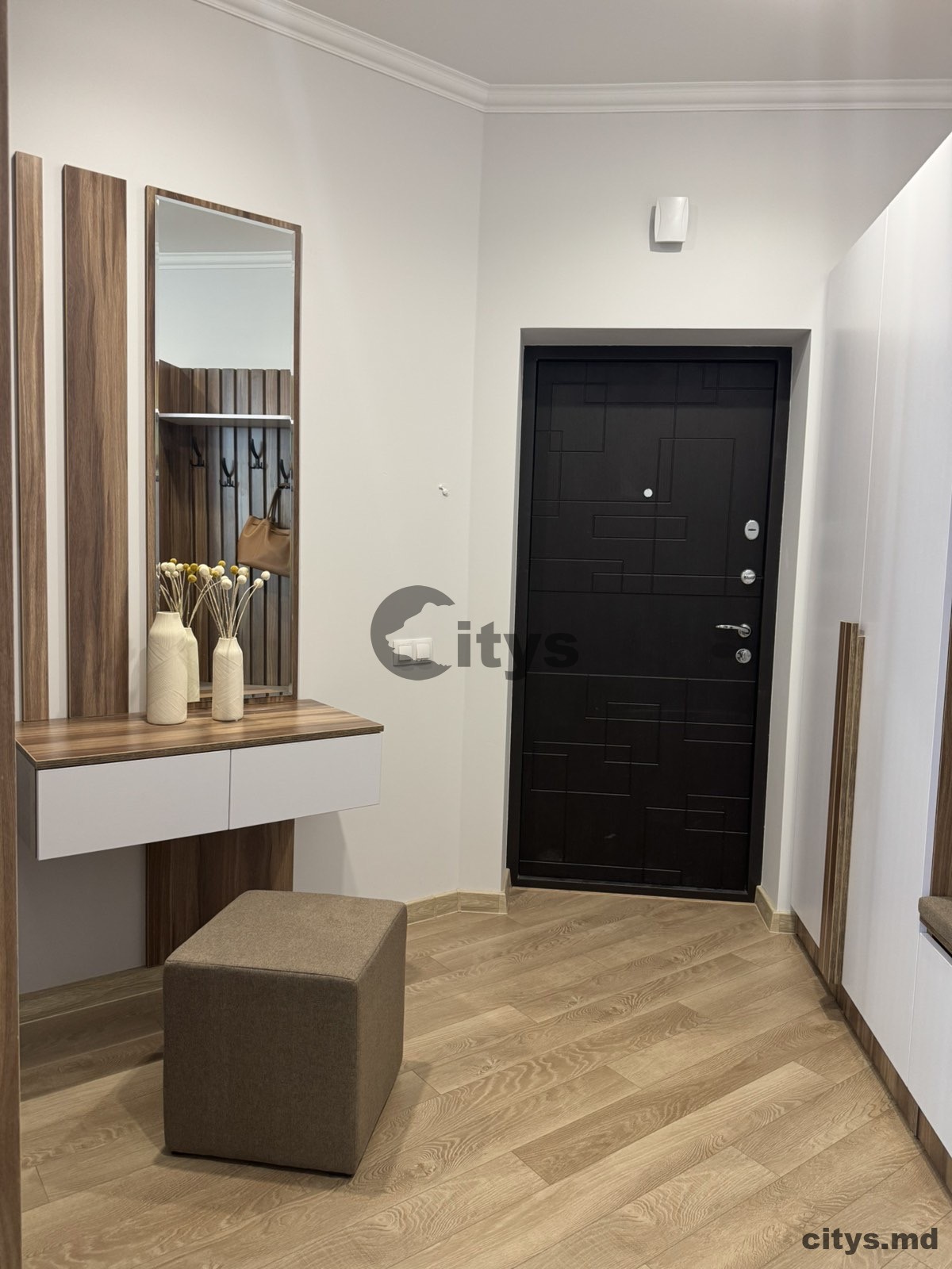 Chirie-Apartament cu 2 camere, 75m², Centru,Moara Roșie photo 2