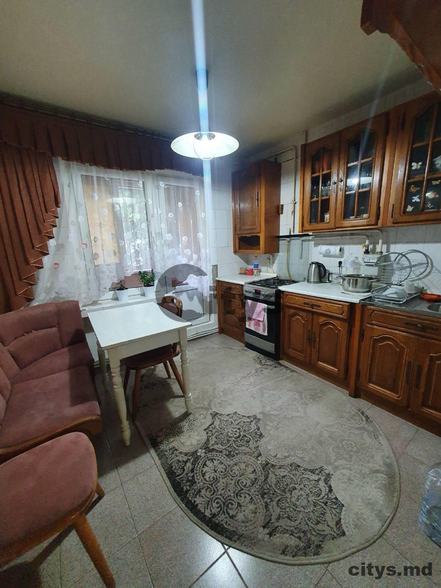Apartament cu 2 camere, 55m², M.Basarab photo 0