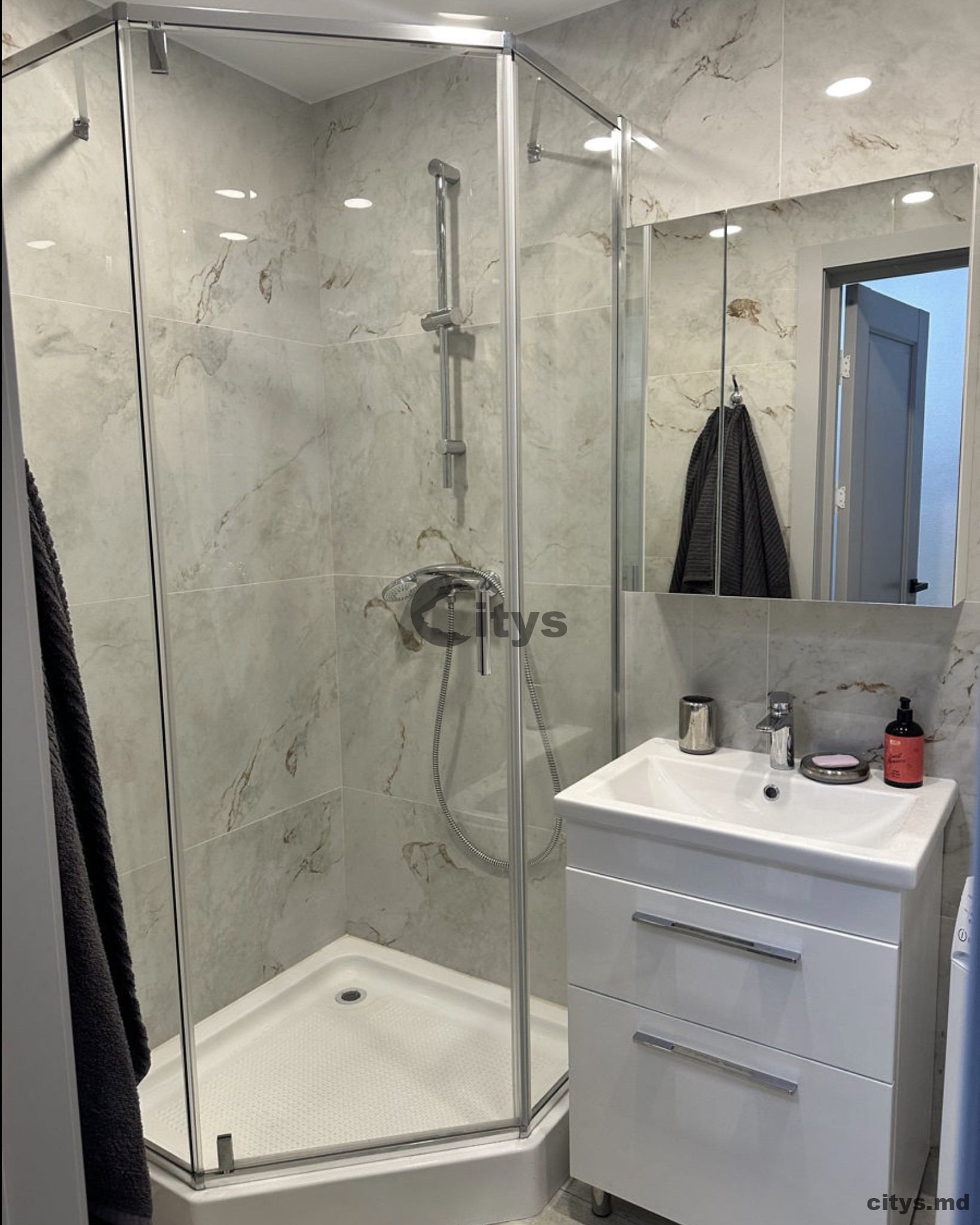 Chirie-Apartament cu 2 camere, 42m²,Centru, Cojocarilor photo 2 - citys.md Chirie-Apartament cu 2 camere, 42m²,Centru, Cojocarilor photo 1