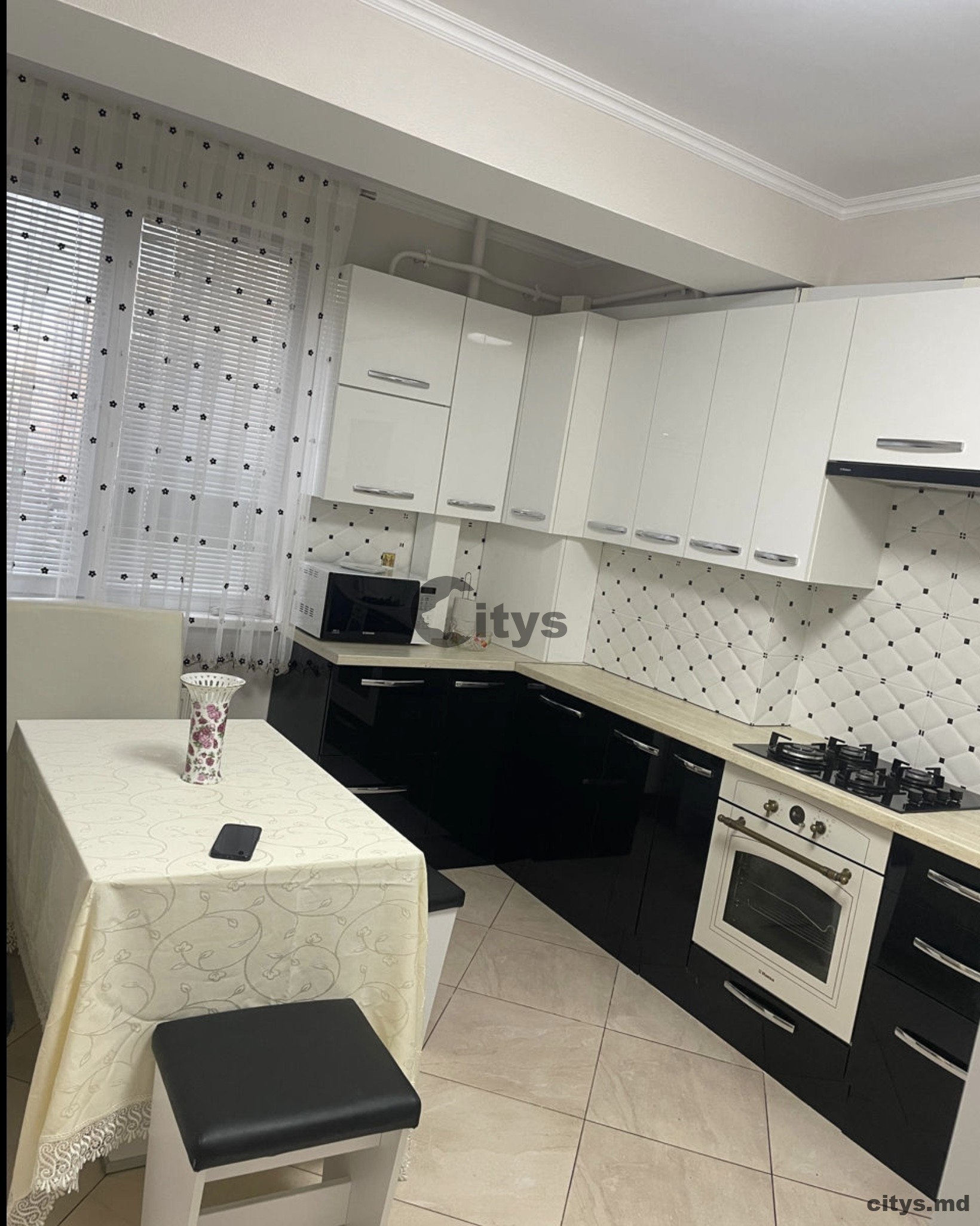 Chirie-Apartament cu 2 camere, 70m², Buiucani,Alba-Iulia photo 4 - citys.md Chirie-Apartament cu 2 camere, 70m², Buiucani,Alba-Iulia photo 3