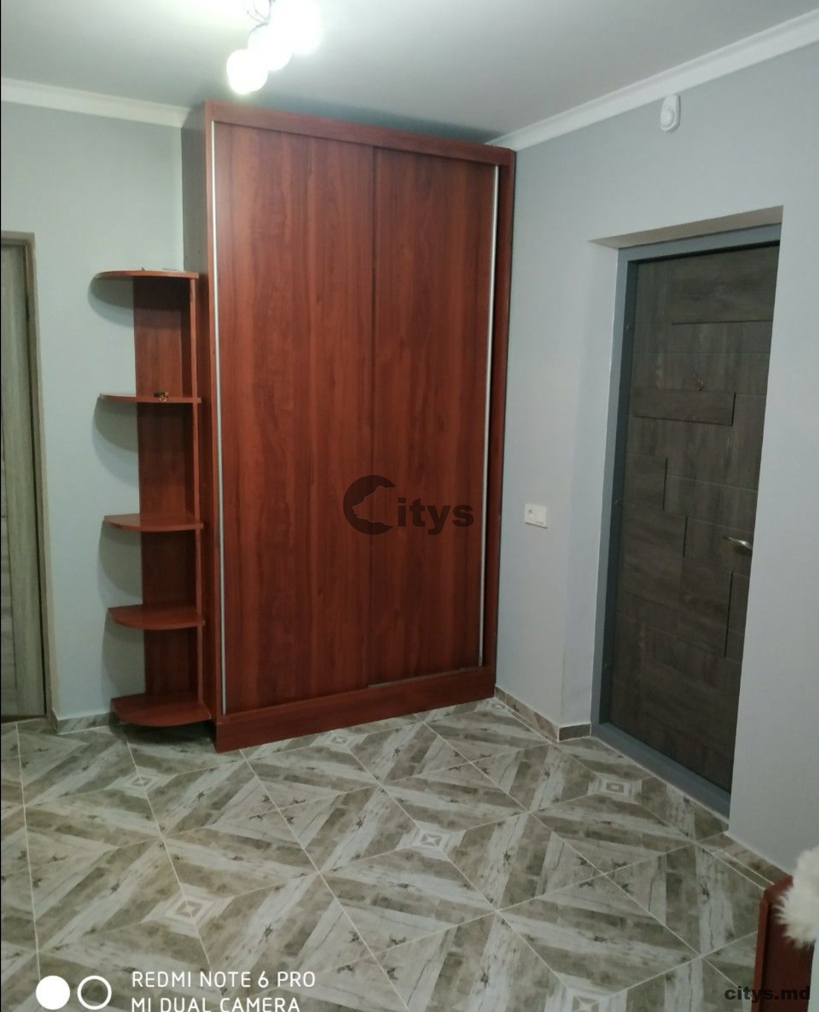 Chirie-Apartament cu 2 camere, 60m², Buiucani,Alba-Iulia photo 3 - citys.md Chirie-Apartament cu 2 camere, 60m², Buiucani,Alba-Iulia photo 2