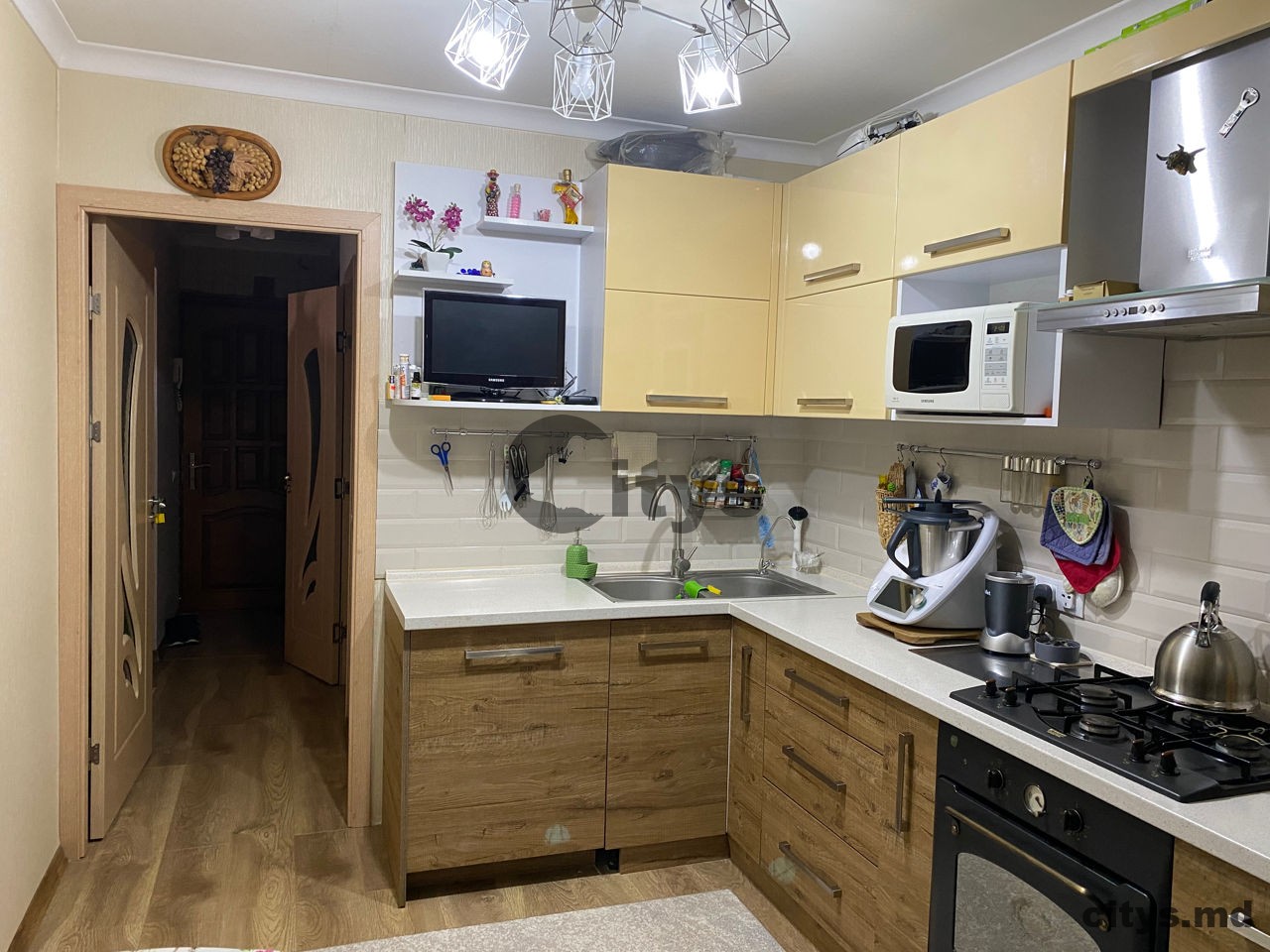 Apartament cu 2 camere, 50m², Podul Inalt photo 1