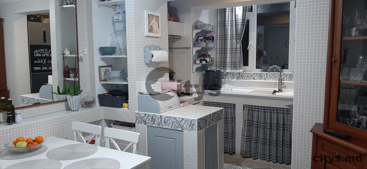 Apartament cu 3 camere, 82m², P.Zadnipru photo 0