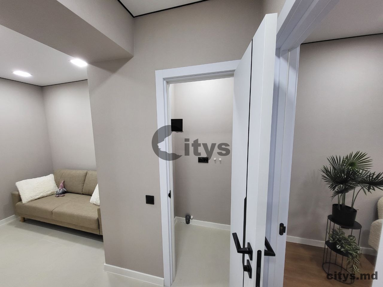 Vînzare, Apartament cu 3 camere și living, 54m², V. Lupu,31 photo 11