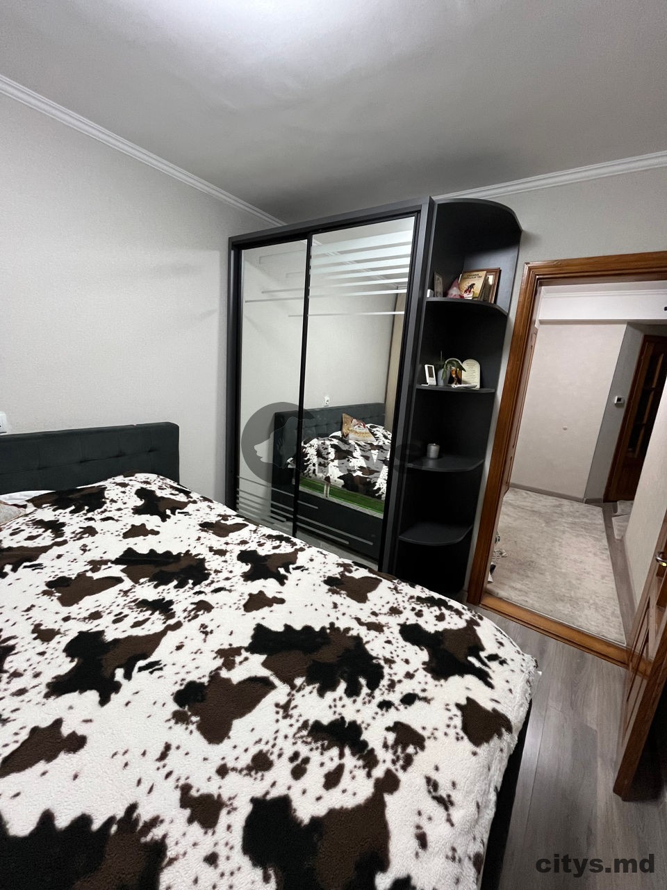 Apartament cu 2 camere, Centru 54m², str. Nicolae Milescu Spătarul photo 2