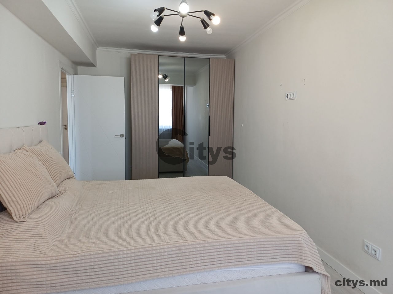 Apartament cu 2 camere, 90m², str. Nicolae Testemitanu photo 1