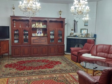 Casă cu 3 nivele, 365m², Floresti photo