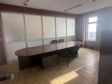 Chirie-Universal, 300m², Михаил Садовяну photo