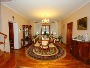 Casă cu 2 nivele, 180m² Codru, Sf.Petru photo