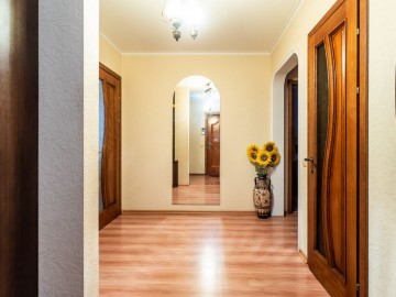 Apartament cu 2 camere, 60m², Мирча чел Бэтран photo