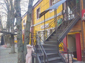 Se vinde imobil comercial in centru or. Drochia photo