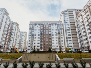 Apartament cu 3 camere, 96m², Мирча чел бэтрын photo