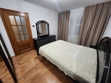 Apartament cu 3 camere, 72m², Mircea cel Bătrân photo